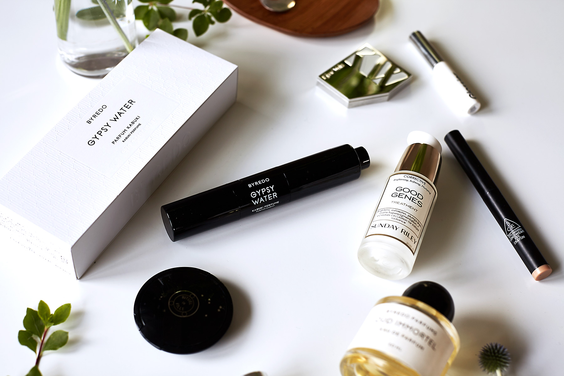 Byredo Kabuki brush perfume